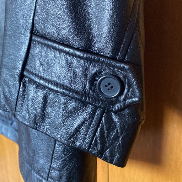 Danier Men’s Leather Jacket - Picture 14 of 17